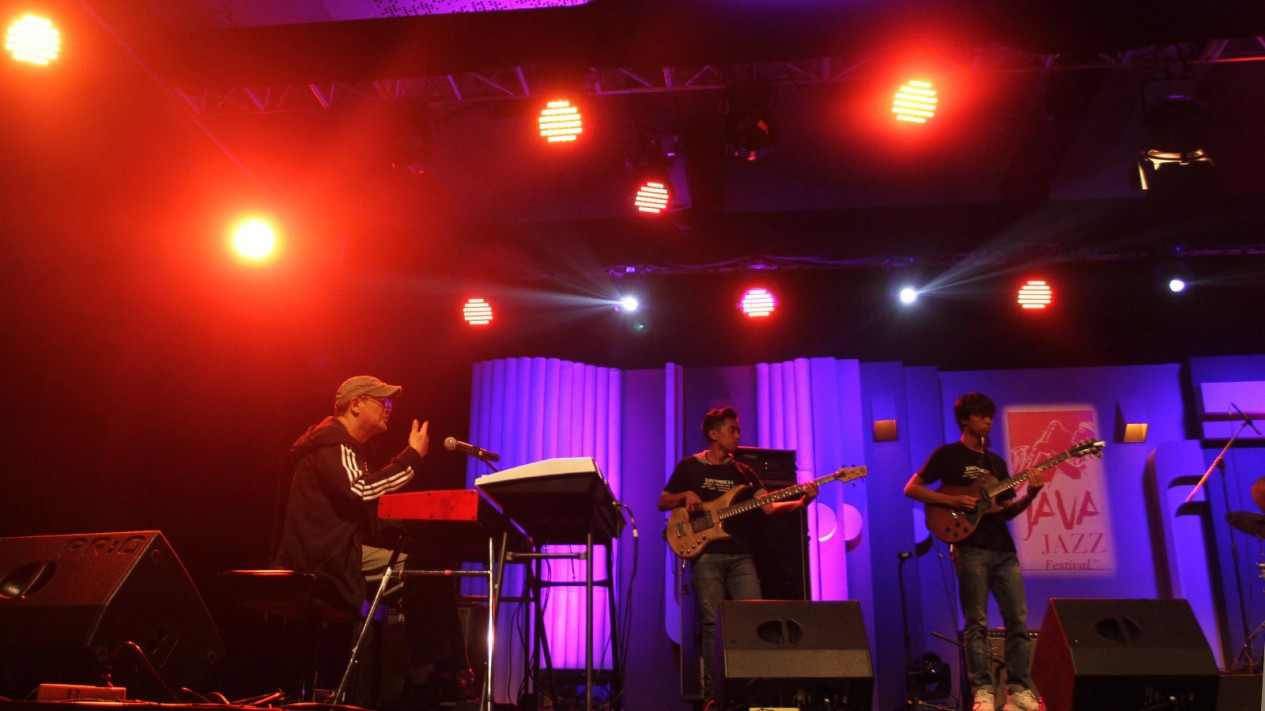 Gaya Idang Rasjidi saat Tampil di Java Jazz Festival 2019