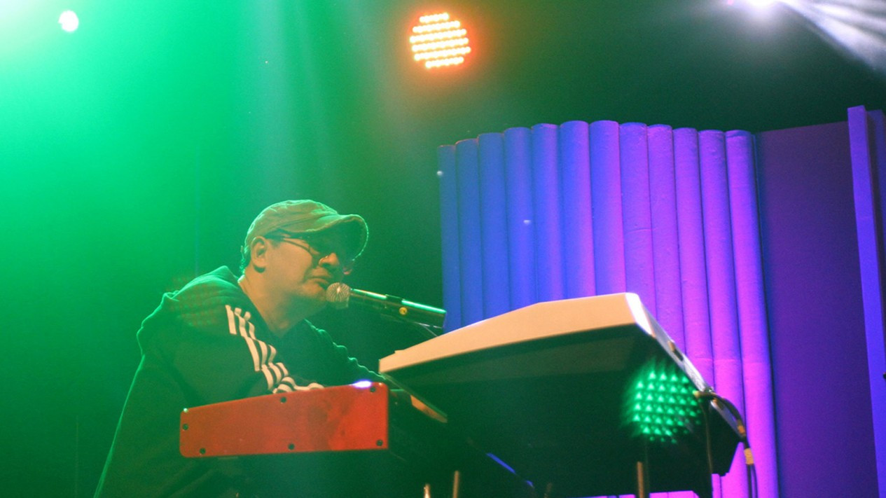 Gaya Idang Rasjidi saat Tampil di Java Jazz Festival 2019