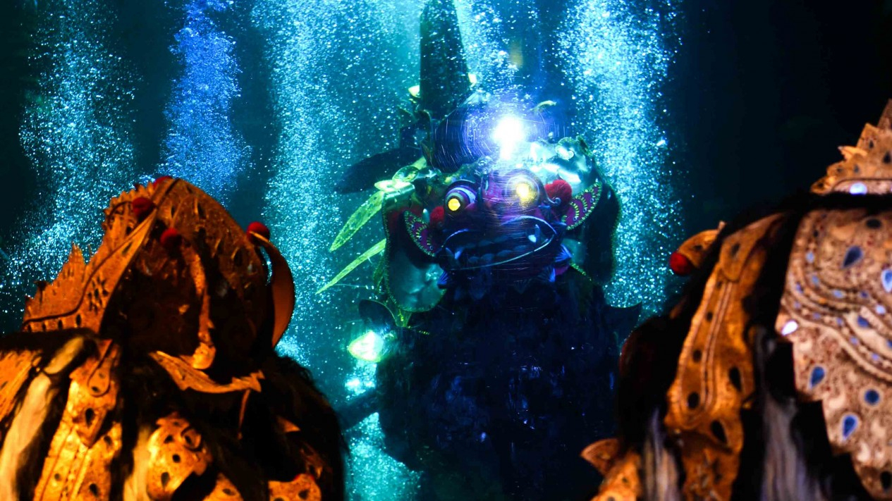 Menyaksikan Atraksi Barongan di Akuarium Sea World
