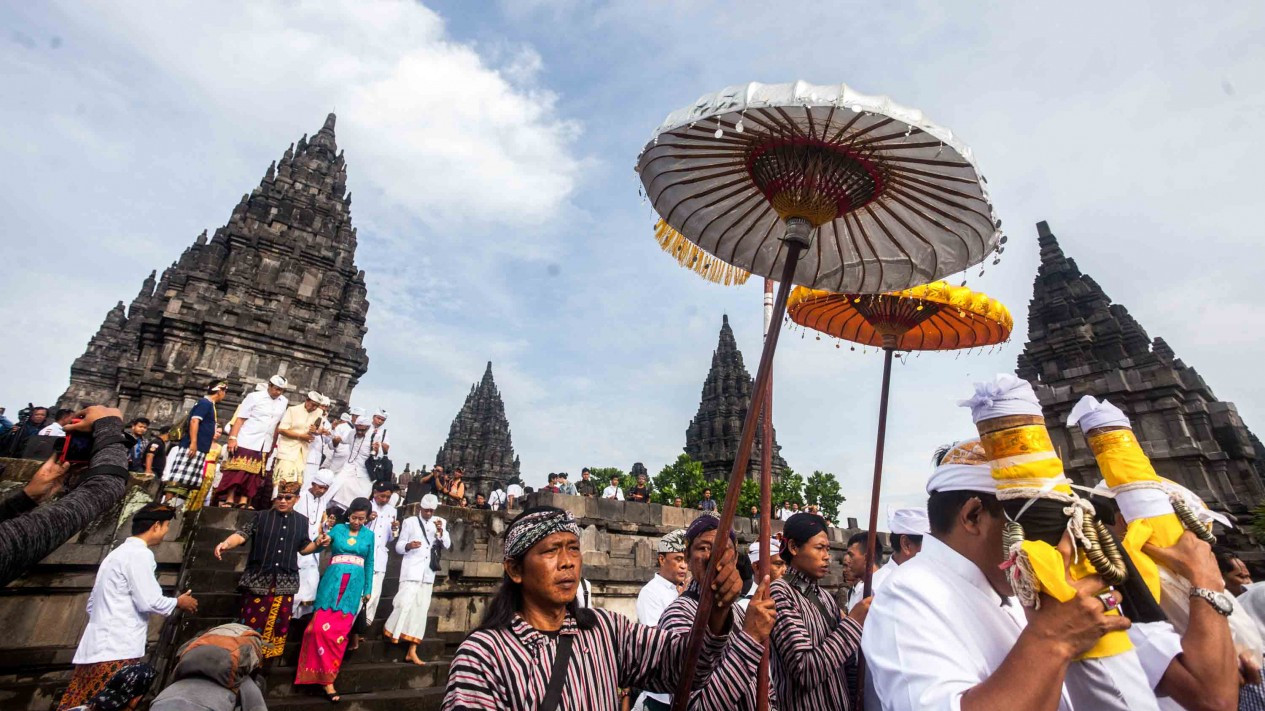 Prosesi Tawur Agung Umat Hindu di Candi Prambanan