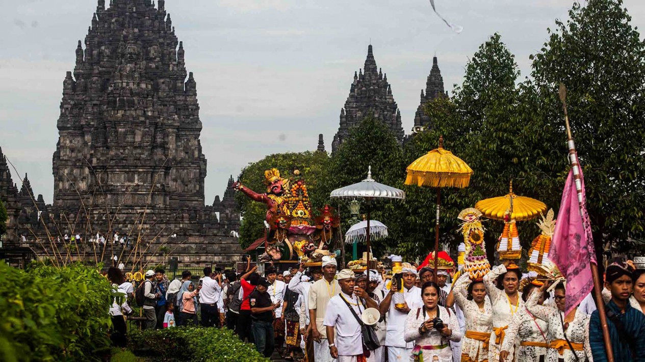 Prosesi Tawur Agung Umat Hindu di Candi Prambanan