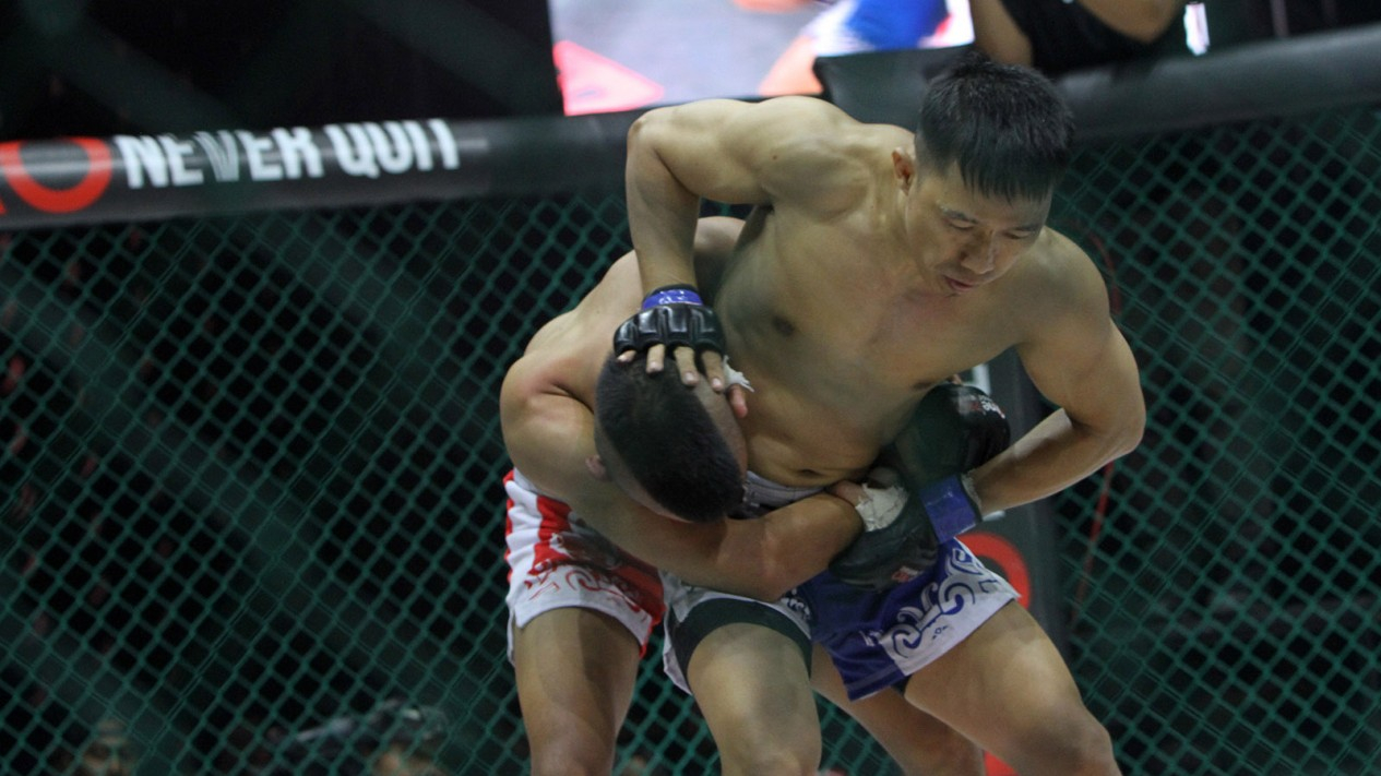 Handi Kalahkan Taufik di One Pride Fight Night 27