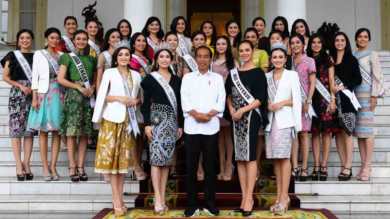 Eh, Presiden Jokowi Tersipu Malu Bertemu Miss Universe 2018