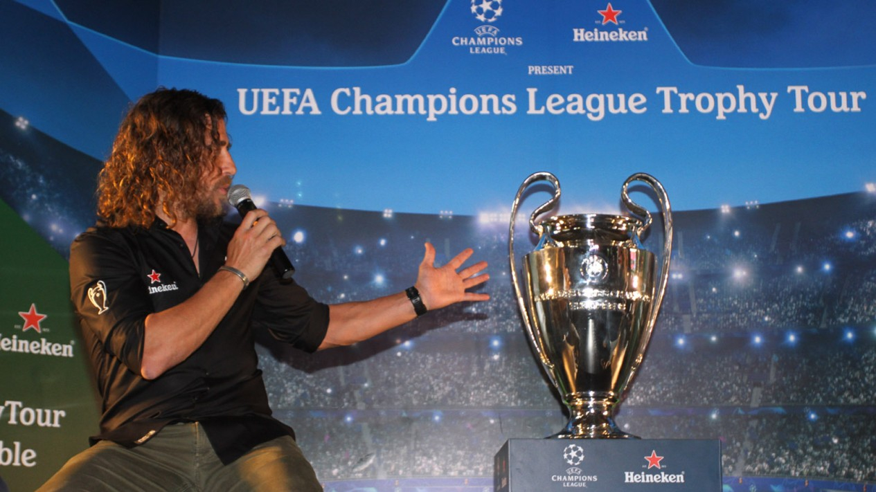 Carles Puyol Kawal Tur Trofi Liga Champions di Indonesia