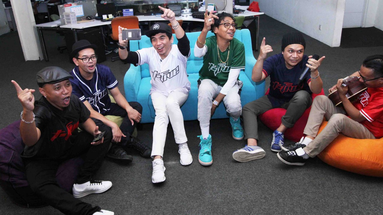 Intip Keseruan Band T-Five saat Kunjungi VIVA