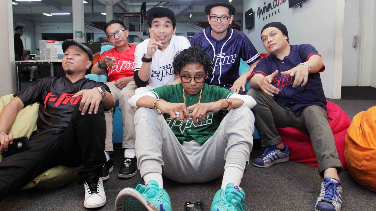 Intip Keseruan Band T-Five saat Kunjungi VIVA