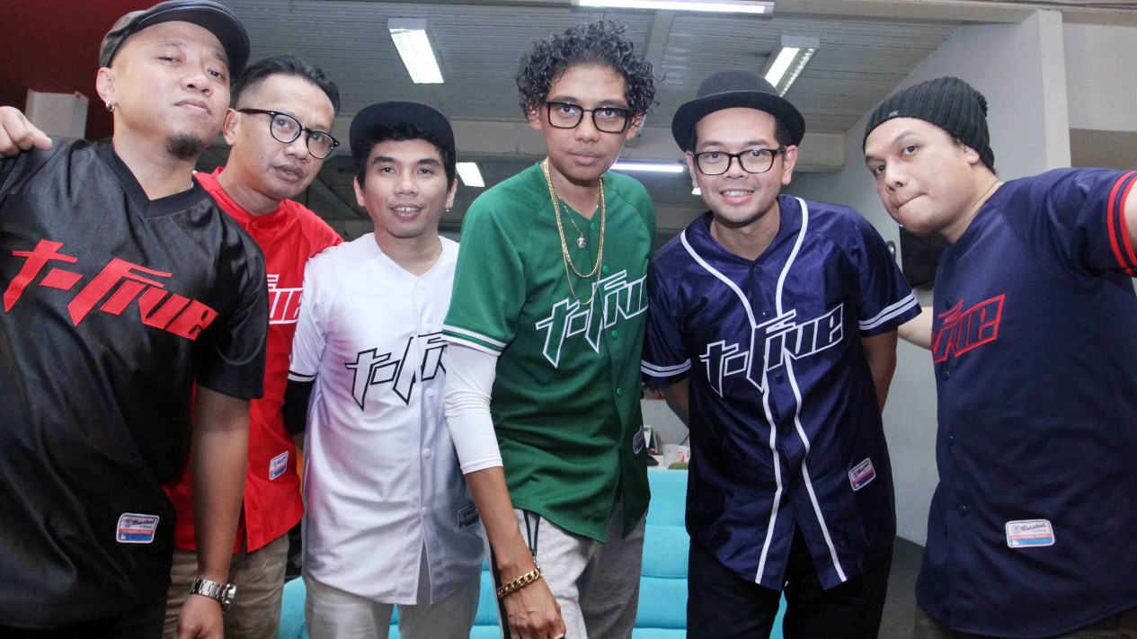 Intip Keseruan Band T-Five saat Kunjungi VIVA