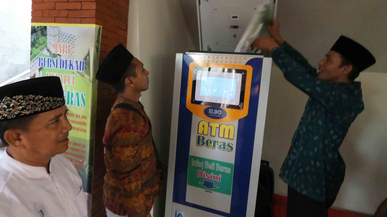Wow, Ada ATM Beras untuk Warga Miskin