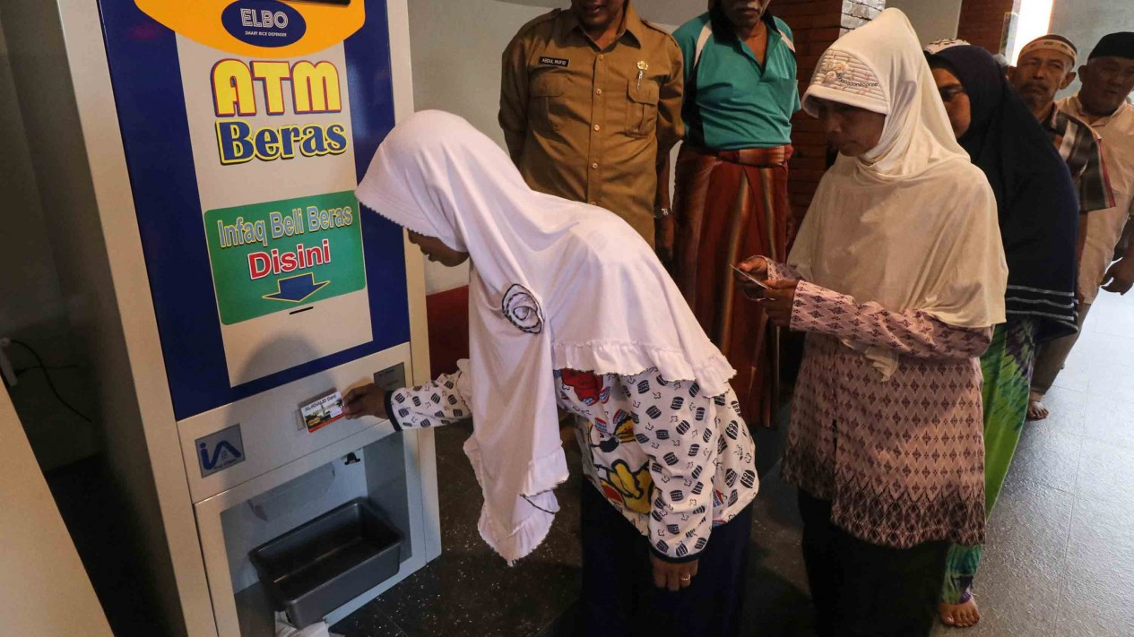 Wow, Ada ATM Beras untuk Warga Miskin