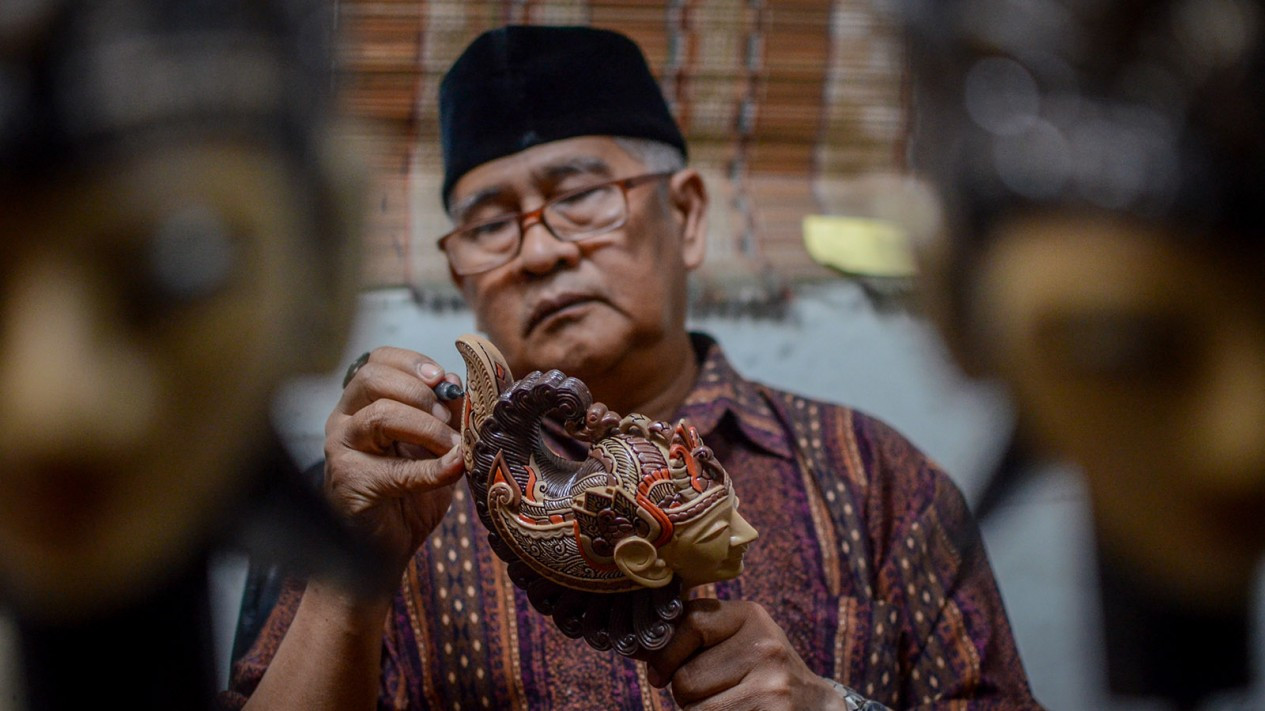 Pembuatan Kerajinan Wayang Khas Jawa Barat