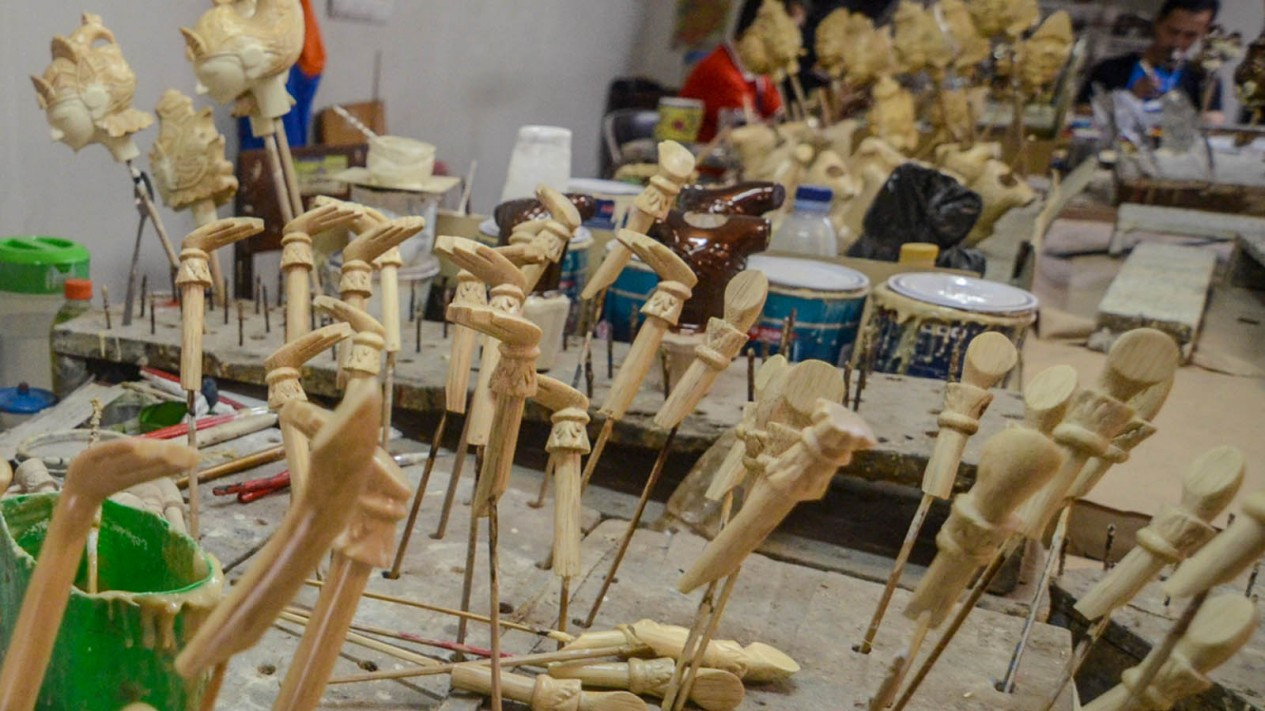 Pembuatan Kerajinan Wayang Khas Jawa Barat