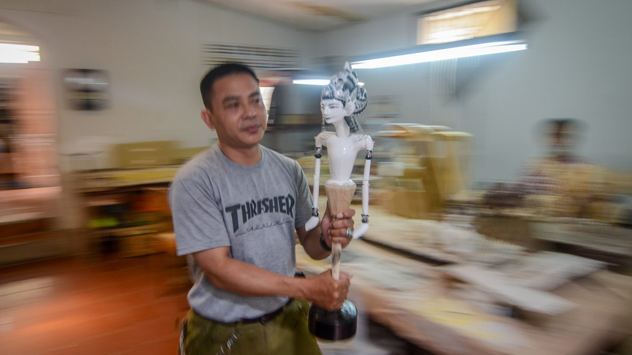 Pembuatan Kerajinan Wayang Khas Jawa Barat