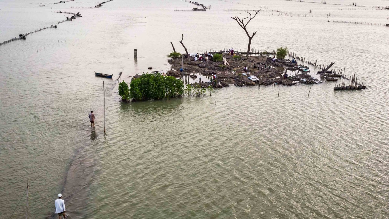Parahnya Abrasi Merendam Ratusan Rumah di Pesisir Jawa