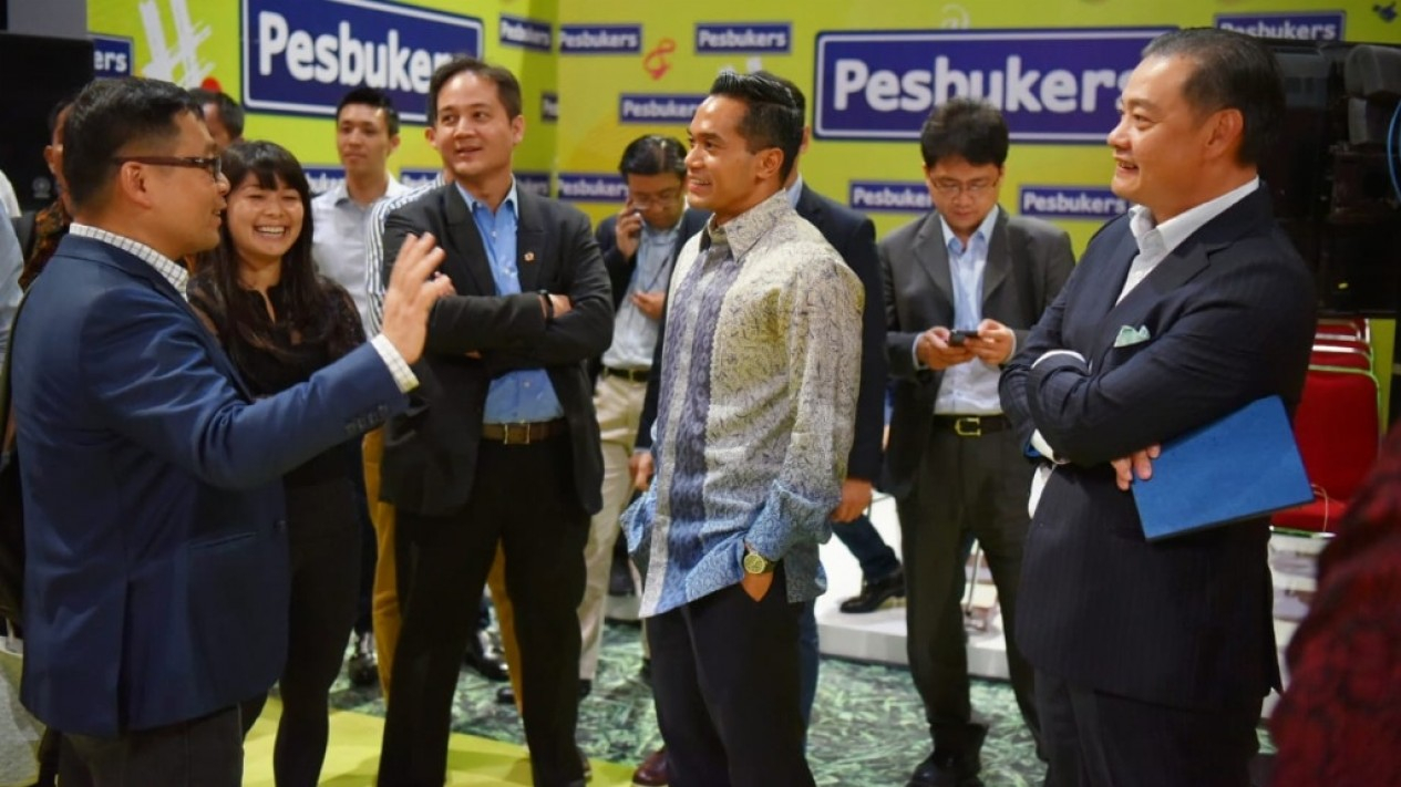 Anindya Bakrie Ajak Mahasiswa Tsinghua ke Kantor VIVA Group