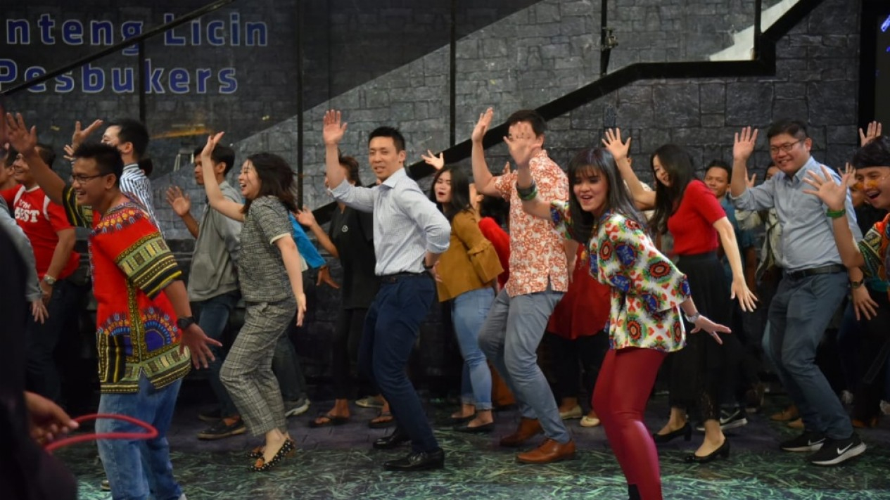 Anindya Bakrie Ajak Mahasiswa Tsinghua ke Kantor VIVA Group