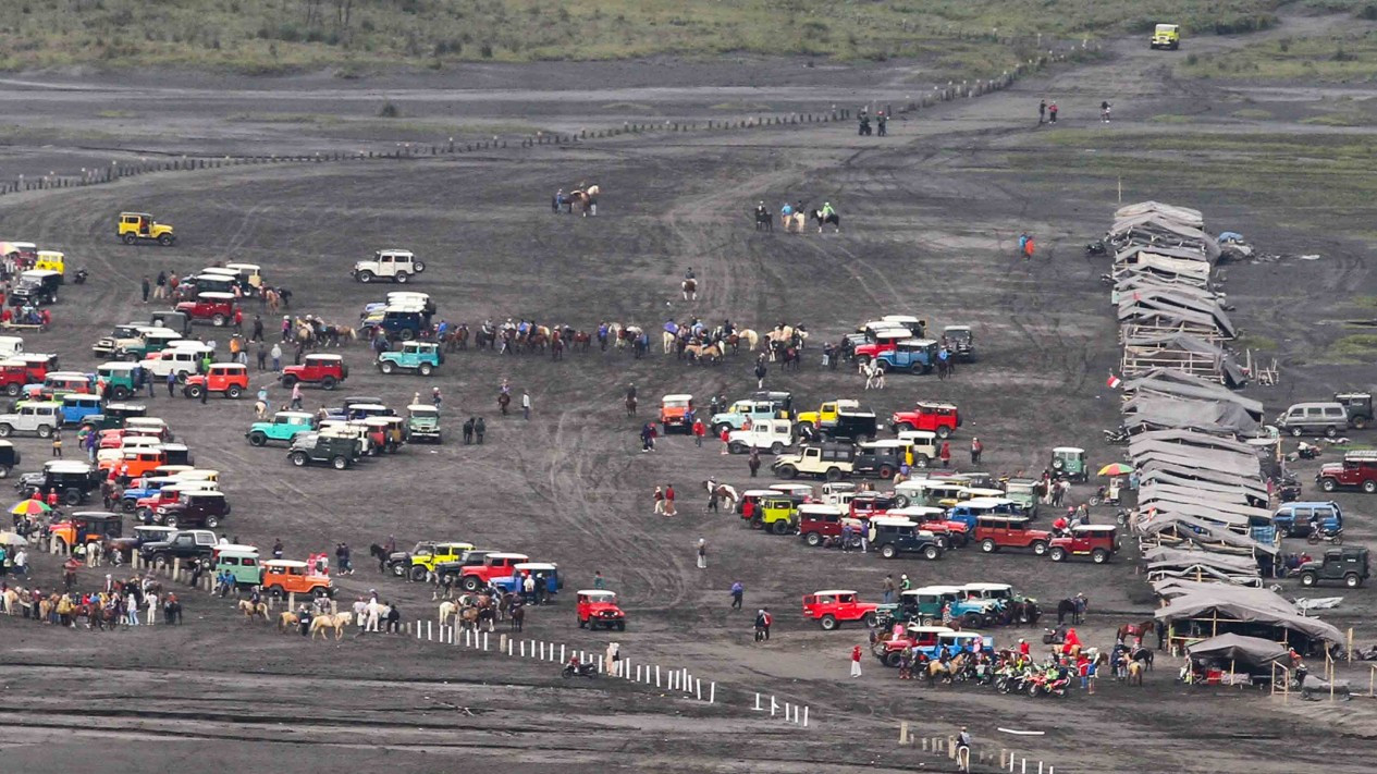 Erupsi, Gunung Bromo Masih Ramai Wisatawan