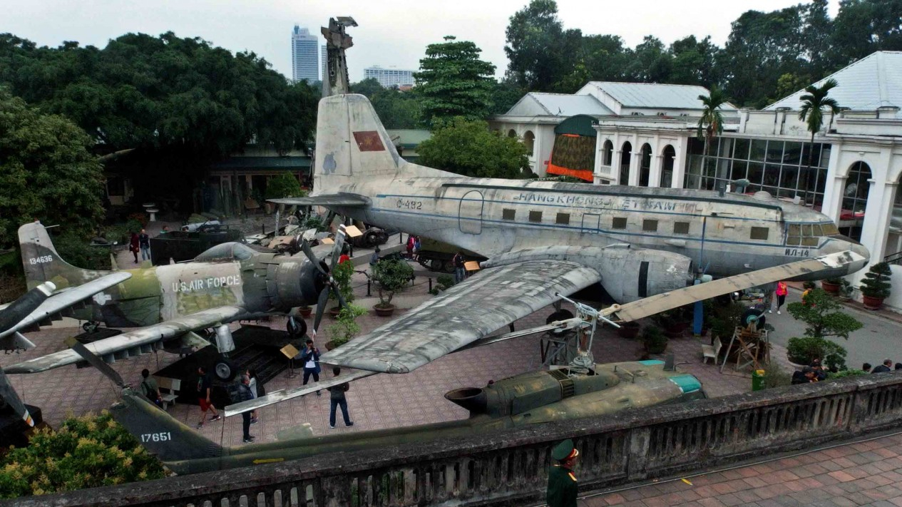 Melihat Koleksi Sejarah Perang Vietnam di Hanoi
