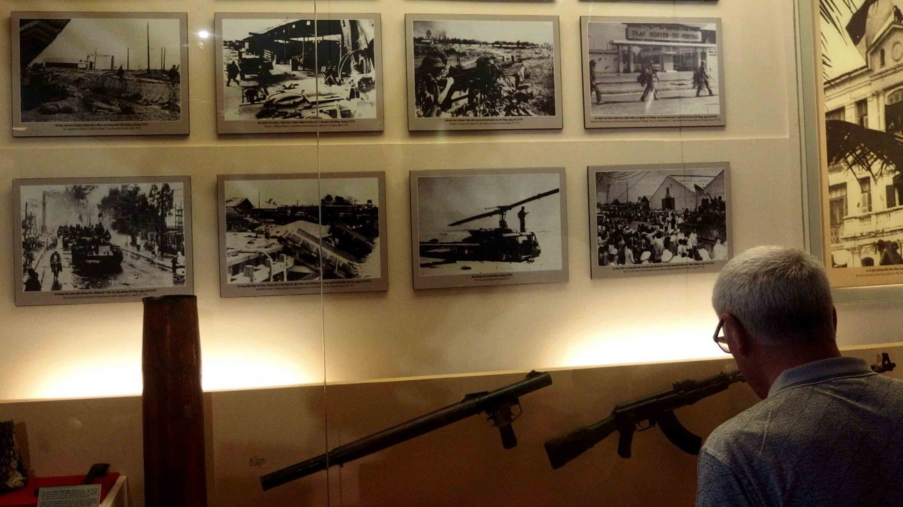 Melihat Koleksi Sejarah Perang Vietnam di Hanoi