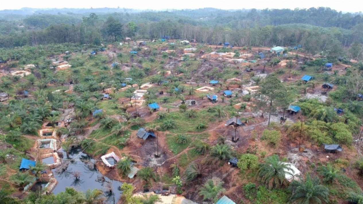Pengeboran Minyak Ilegal di Bajubang Jambi