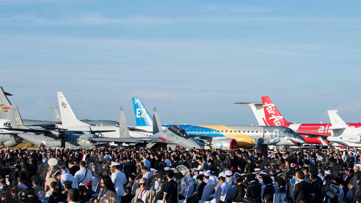 Menyaksikan Atraksi Pesawat Tempur Milik Malaysia