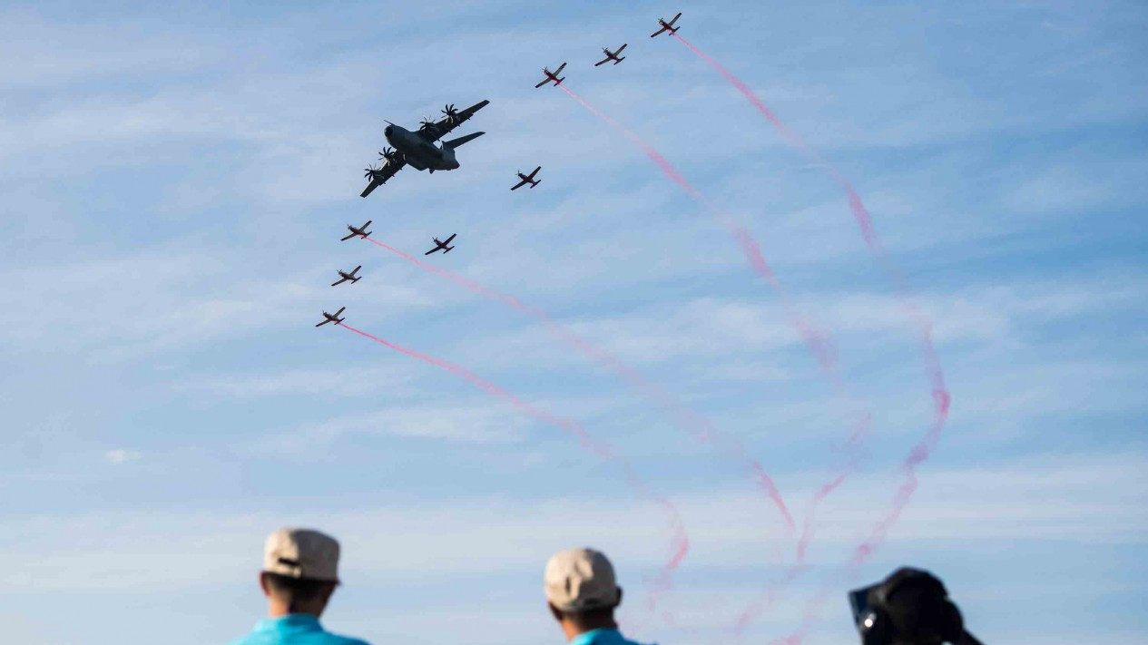 Menyaksikan Atraksi Pesawat Tempur Milik Malaysia