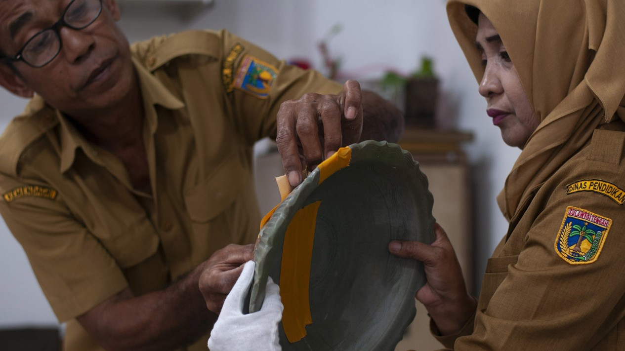 Perbaikan Koleksi Keramik Kuno