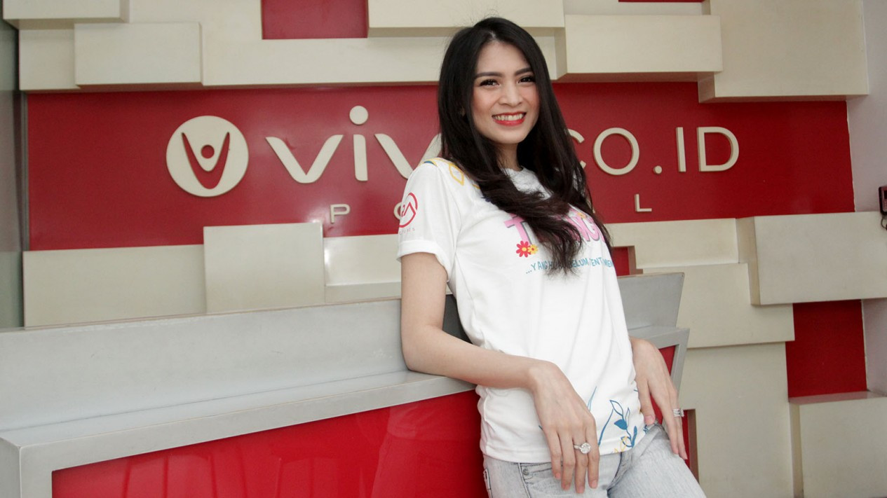 Pemain Film Rumput Tetangga Kunjungi VIVA