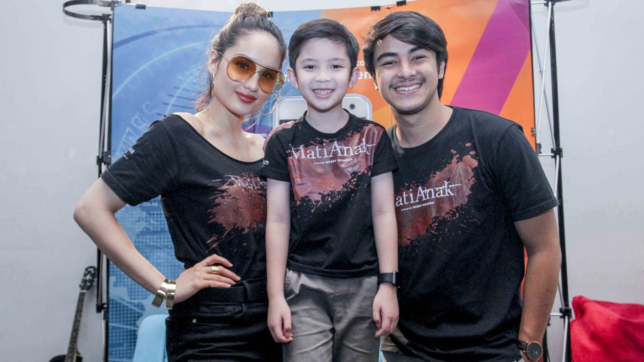 Gaya Cinta Laura Bersama Pemain Film MatiAnak di VIVA