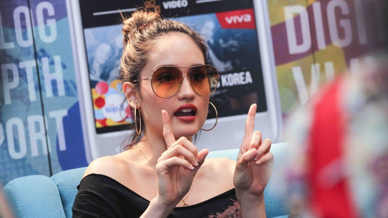 Gaya Cinta Laura Bersama Pemain Film MatiAnak di VIVA