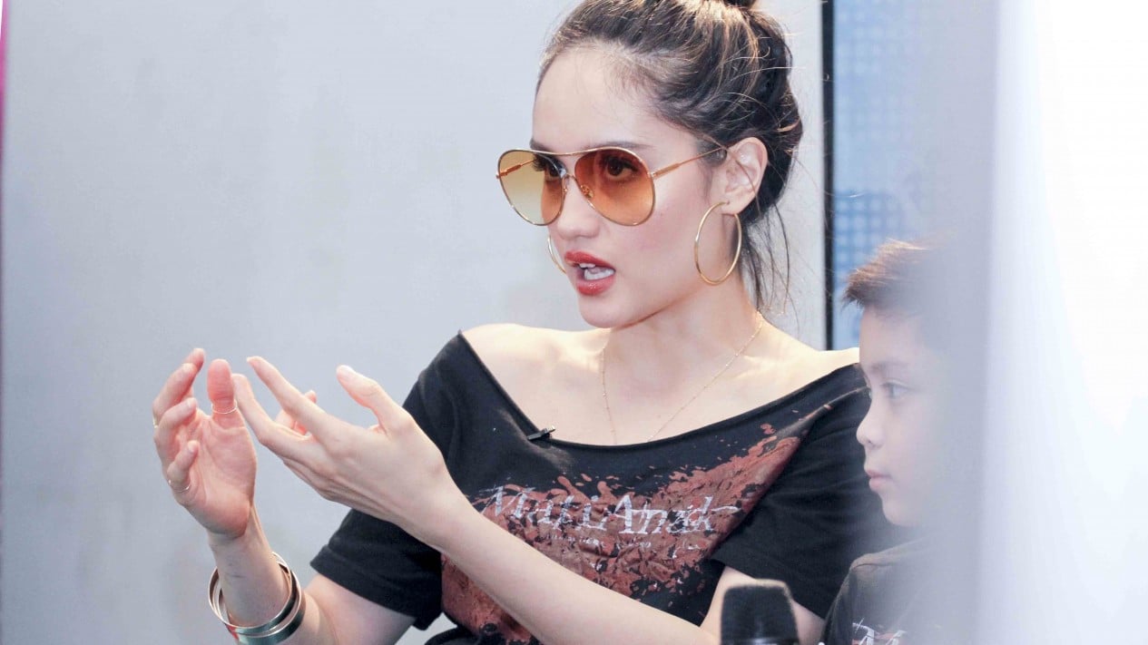 Gaya Cinta Laura Bersama Pemain Film MatiAnak di VIVA