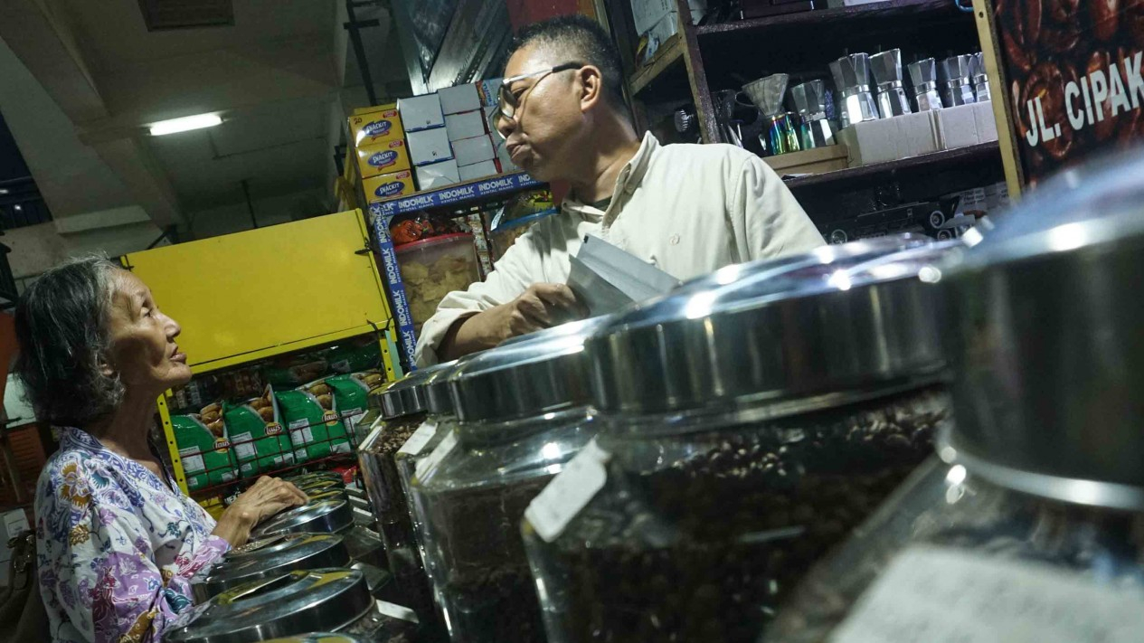 Sosok Dibalik Kios Dunia Kopi di Jakarta