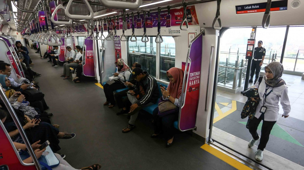 Hari Pertama Operasional MRT Jakarta Berbayar
