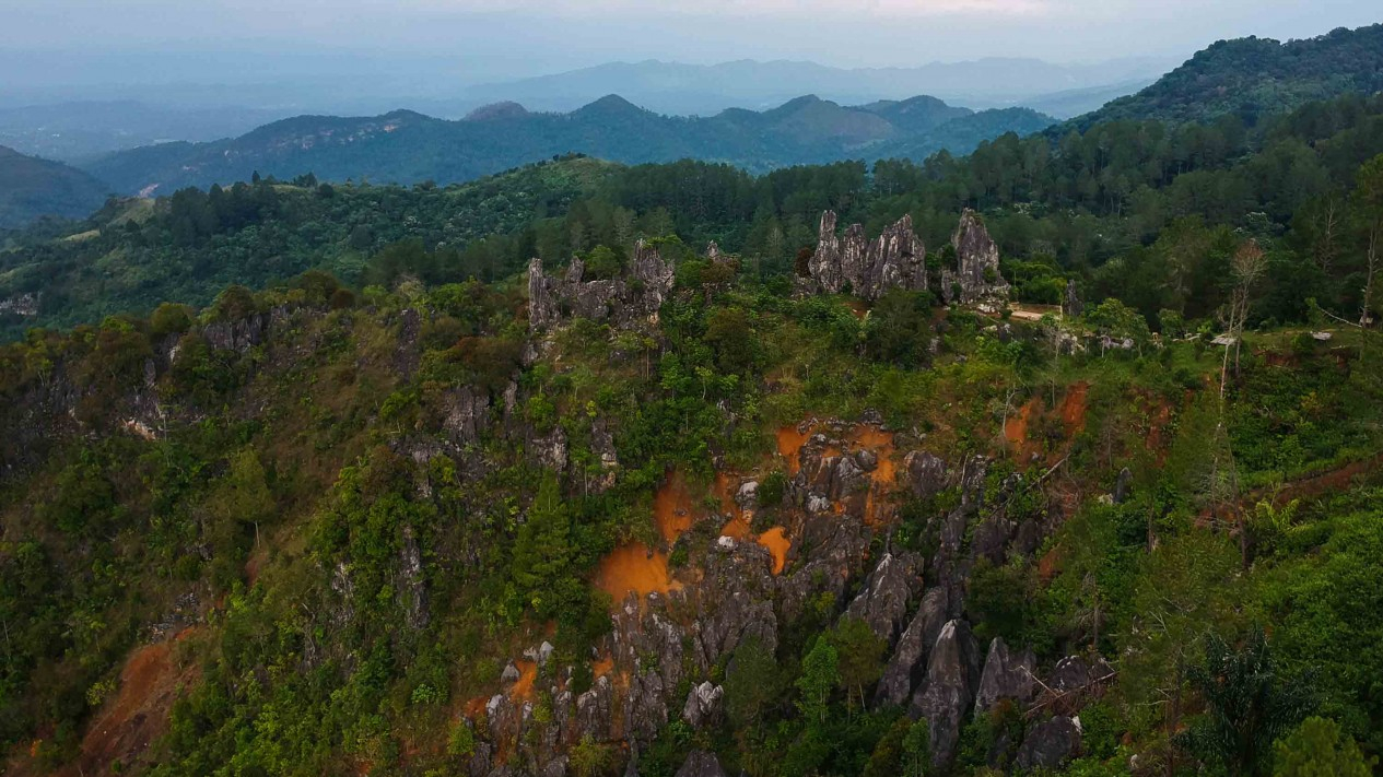 Keindahan Obyek Wisata Batu Runciang di Geopark Sawahlunto