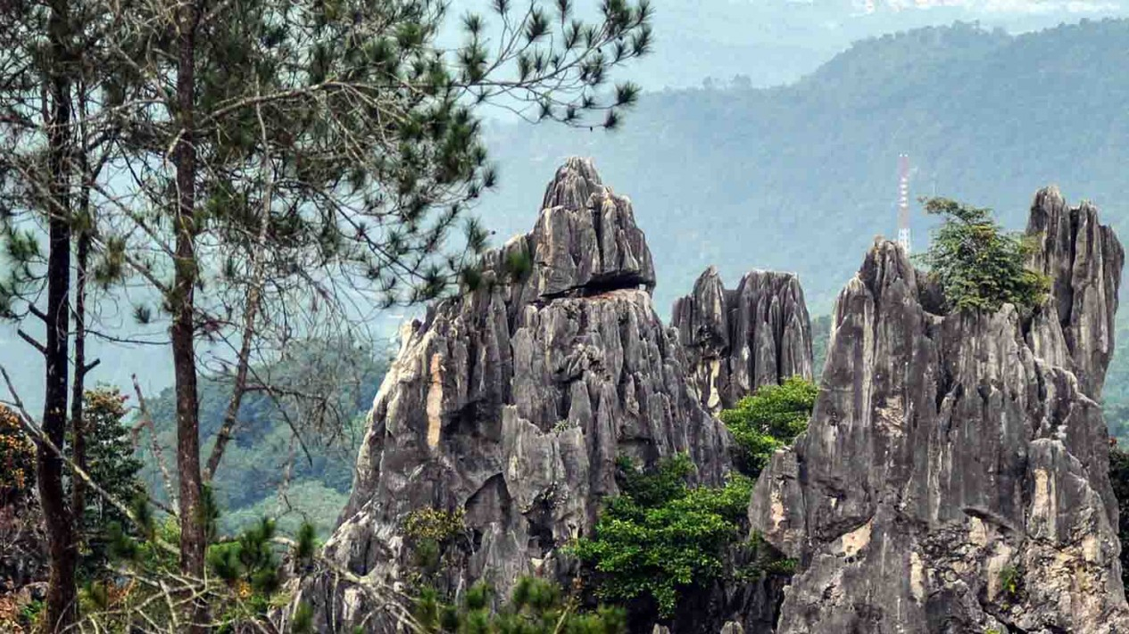 Keindahan Obyek Wisata Batu Runciang di Geopark Sawahlunto