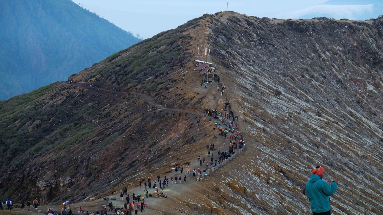 Ramainya Wisata Gunung Ijen saat Akhir Pekan