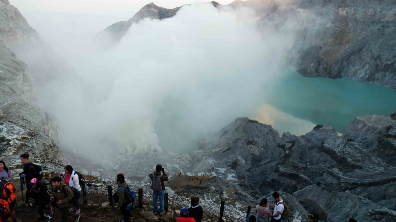 Ramainya Wisata Gunung Ijen saat Akhir Pekan