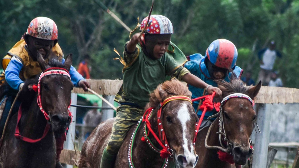 Gaya Joki Cilik Beraksi di Festival Pesona Tambora 2019