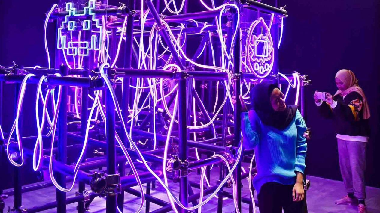 Serunya Selfie di Instalasi Seni USS Arcade