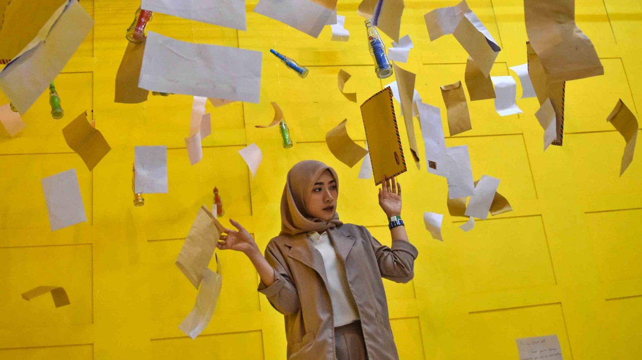 Serunya Selfie di Instalasi Seni USS Arcade