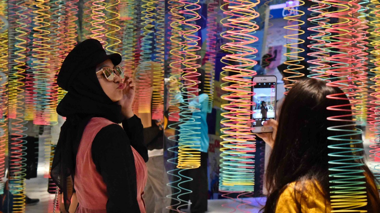 Serunya Selfie di Instalasi Seni USS Arcade