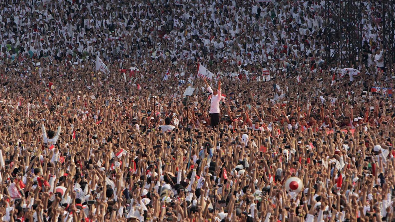 Lautan Massa saat Kampanye Akbar Jokowi-Ma'ruf Amin di GBK