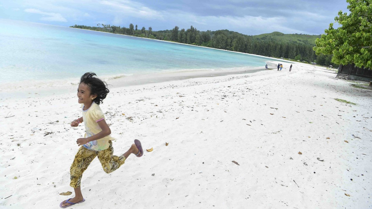 Menikmati Wisata Pantai di Pulau Buru