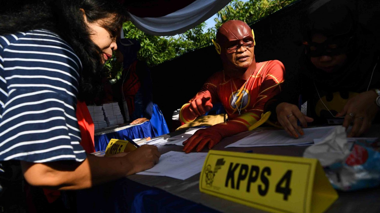 Spiderman, Thor, Batman Ikut Jaga TPS saat Pemilu 2019