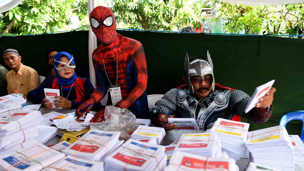 Spiderman, Thor, Batman Ikut Jaga TPS saat Pemilu 2019
