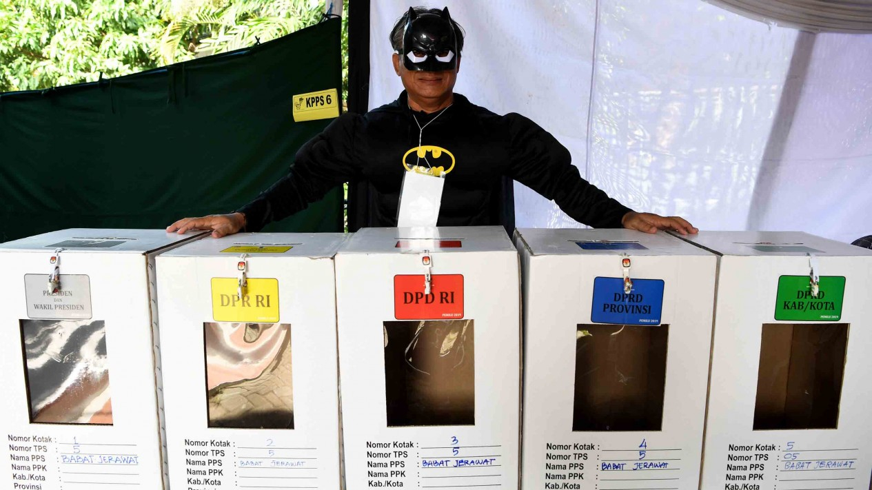 Spiderman, Thor, Batman Ikut Jaga TPS saat Pemilu 2019