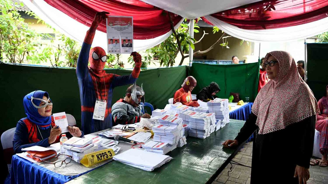 Spiderman, Thor, Batman Ikut Jaga TPS saat Pemilu 2019