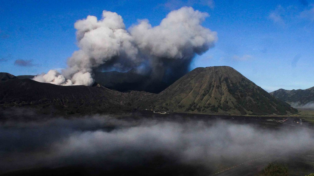 Gunung Bromo Masih Terus Erupsi