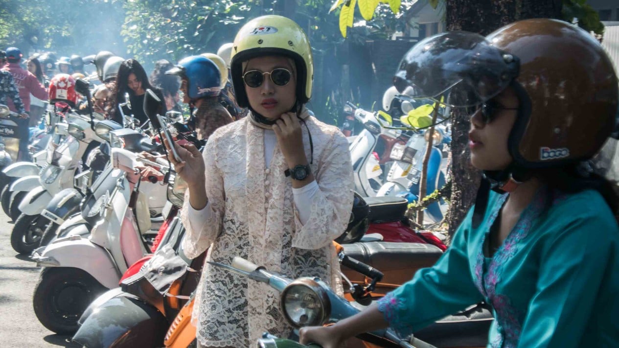 Peringati Hari Kartini, Cewek-cewek Keliling Naik Vespa