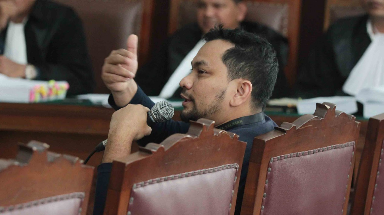 Tompi dan Rocky Gerung Salam Komando di Sidang Ratna