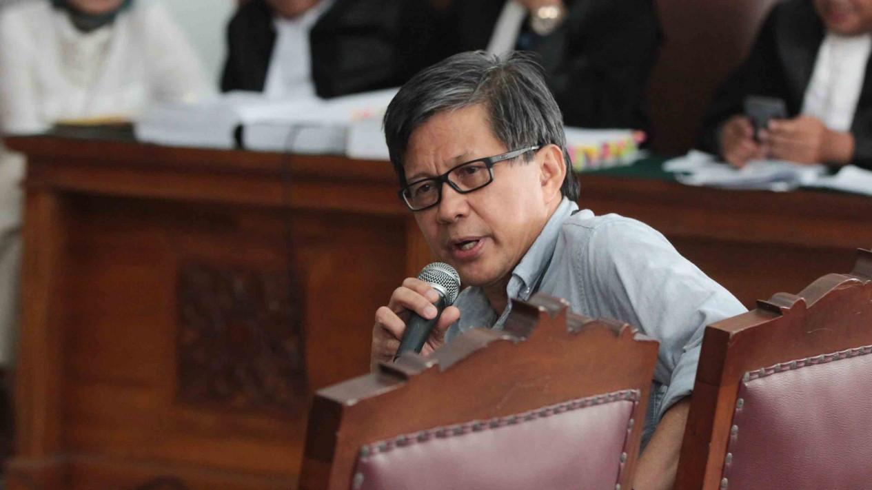 Tompi dan Rocky Gerung Salam Komando di Sidang Ratna